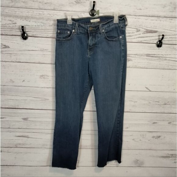 "Levi's" woman's jeans   - Picture 1 of 9
